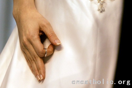 猶太新娘食指上的戒指