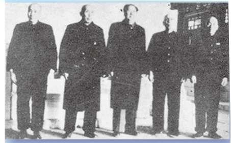 毛主席和張幹校長(左二)在北京