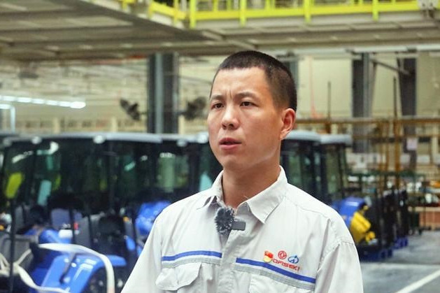 劉俊峰(東風井關農業機械公司襄陽工廠總裝車間組長) 劉俊峰(東風井關農業機械公司襄陽工廠總裝車間組長)