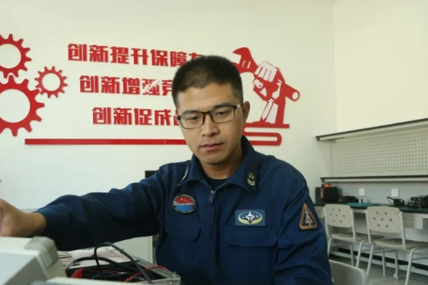 王臣(空軍哈爾濱飛行學院某旅特設技師) 王臣(空軍哈爾濱飛行學院某旅特設技師)