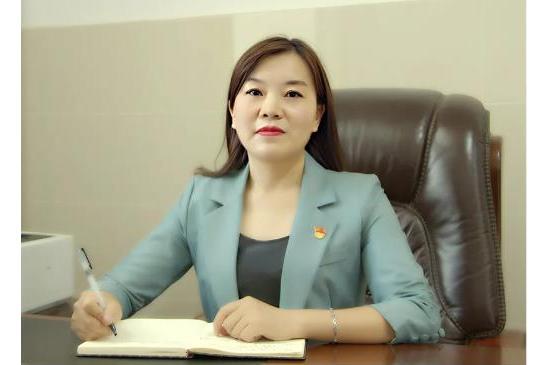 劉玲(貴州省遵義航天實驗中學黨支部書記、校長) 劉玲(貴州省遵義航天實驗中學黨支部書記、校長)