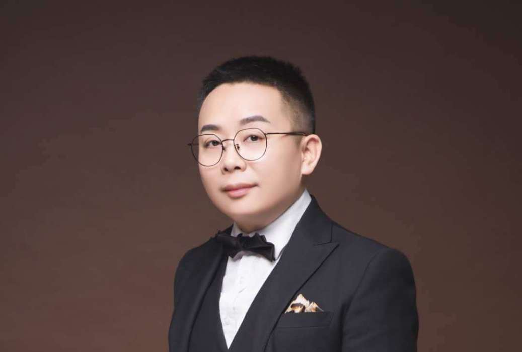 王剛(華翎鋼管舞創始人) 王剛(華翎鋼管舞創始人)