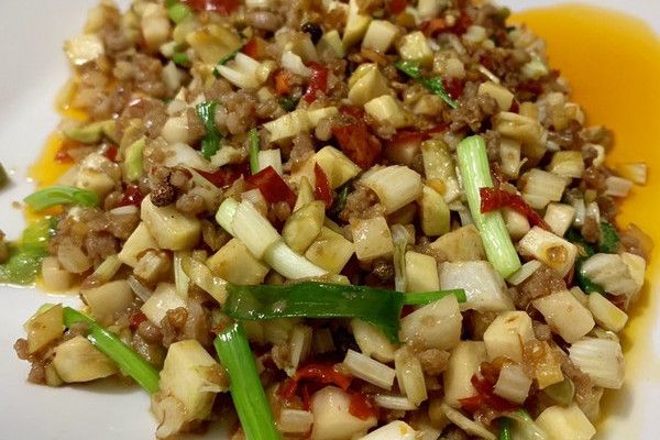 泡菜炒肉丁 泡菜炒肉丁