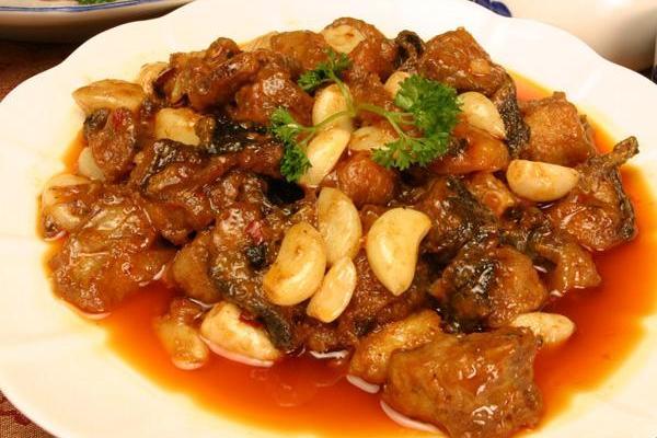 大蒜燜鯰魚 大蒜燜鯰魚