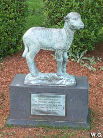 萊德斯頓學校里的羊羔塑像