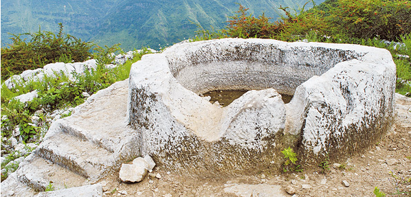 天然石製成的罕見水缸