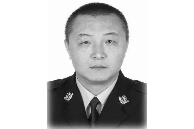 朱軍(江西省南昌市公安局東湖分局治安大隊原大隊長,四級高級警長,一級警督) 朱軍(江西省南昌市公安局東湖分局治安大隊原大隊長,四級高級警長,一級警督)