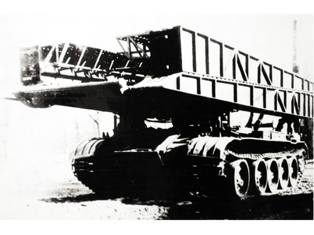 84坦克架橋車原理樣車
