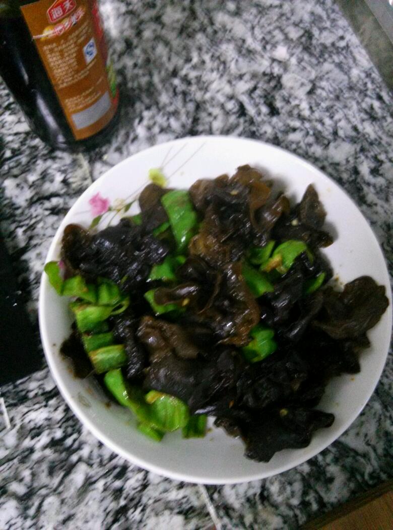 黑木耳青椒炒肉片
