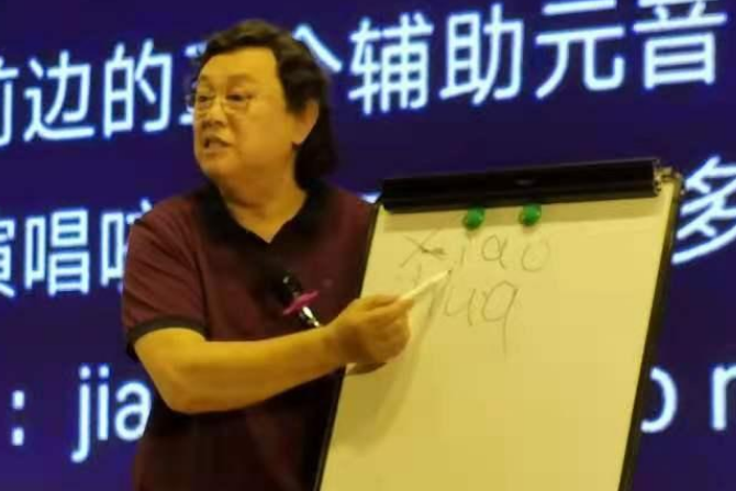 馮寶宏(第八屆亞洲音樂大賽聲樂評審) 馮寶宏(第八屆亞洲音樂大賽聲樂評審)