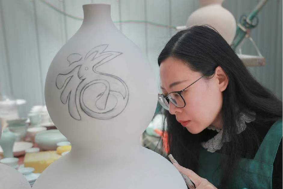 陳雪芳(一級陶瓷設計師) 陳雪芳(一級陶瓷設計師)