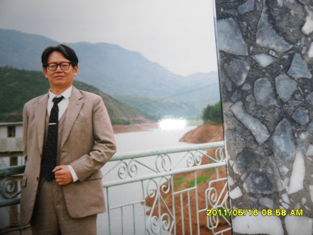 朱桂昌教授（中年，1998年照）