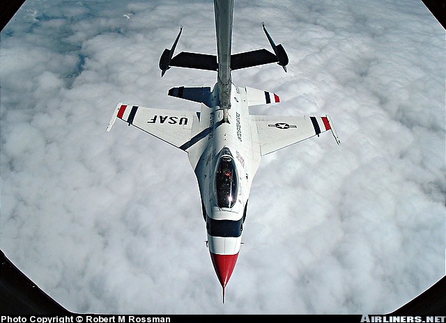 美國空軍“雷鳥”特技飛行表演隊