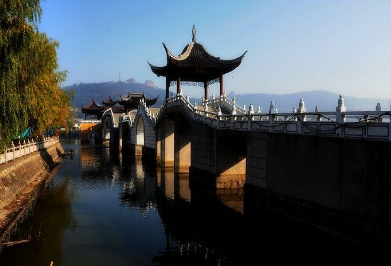 龍西湖 龍西湖