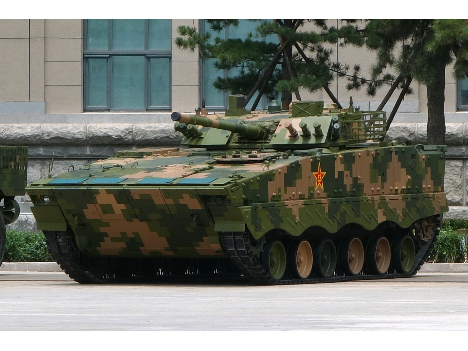 在軍事博物館展出的ZBD-04A步兵戰車