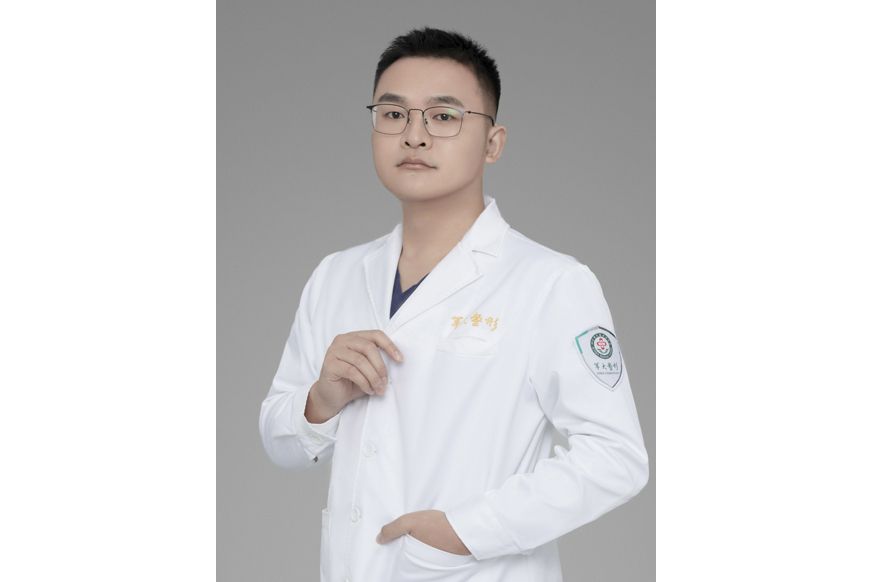 譚磊(成都軍大整形外科醫院執業醫生) 譚磊(成都軍大整形外科醫院執業醫生)