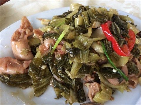 酸菜炒鮭魚 酸菜炒鮭魚
