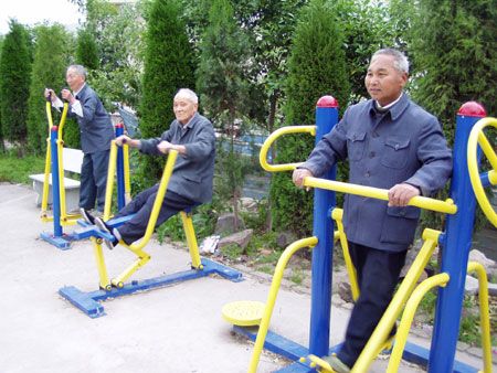 新塘岸村(浙江臨海市上盤集鎮下轄村) 新塘岸村(浙江臨海市上盤集鎮下轄村)