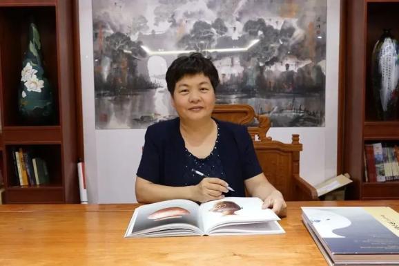 梁麗霞(德州梁子黑陶文化有限公司董事長)