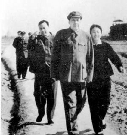 毛澤東1962年春在江西向塘機場