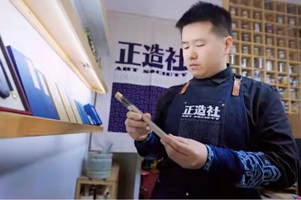 王德正(膠東傳統手作香製作技藝非物質文化遺產傳承人) 王德正(膠東傳統手作香製作技藝非物質文化遺產傳承人)