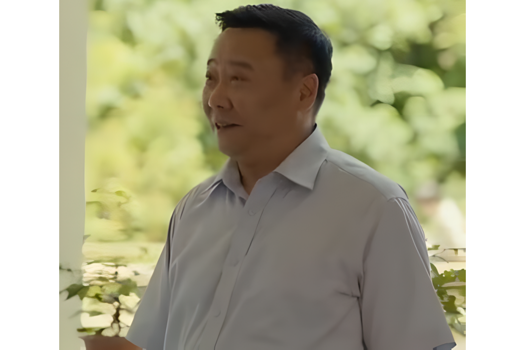 方郁文(援外題材劇《幸福草》中的角色，黎長歡的上級領導)