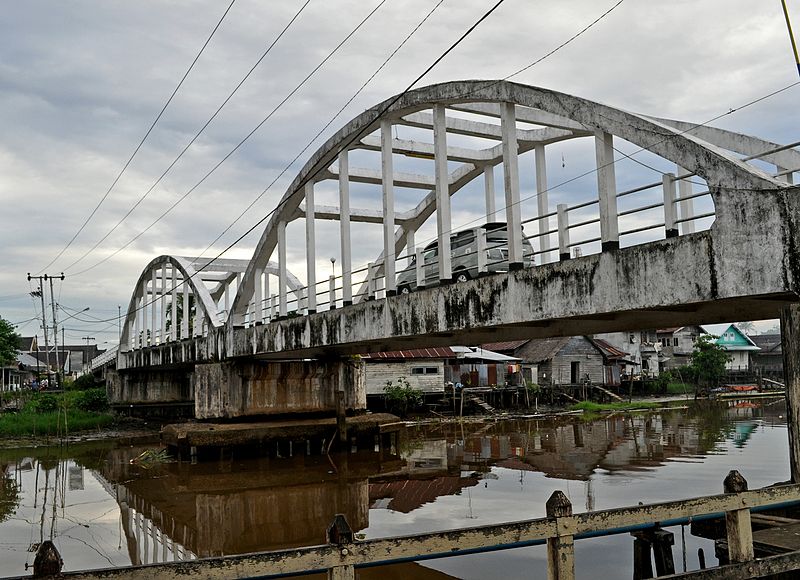 荷蘭殖民時期在當地興建的百年橋樑“白橋”