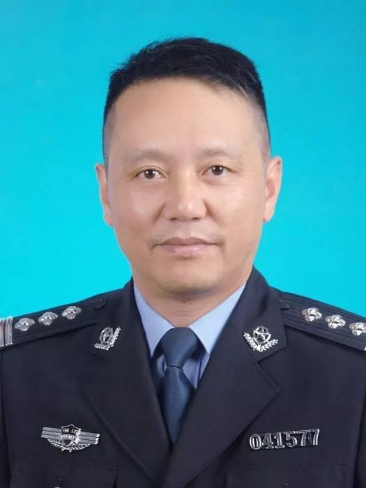 呂海明(紹興市諸暨市公安局巡邏警察大隊教導員) 呂海明(紹興市諸暨市公安局巡邏警察大隊教導員)
