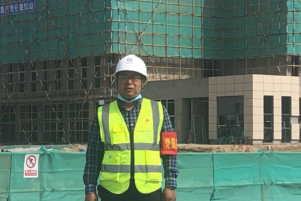 張哲(寧夏第二建築有限公司總承包一部經理) 張哲(寧夏第二建築有限公司總承包一部經理)
