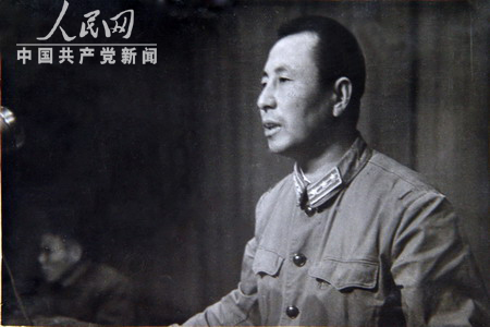 1956年的楊德千。