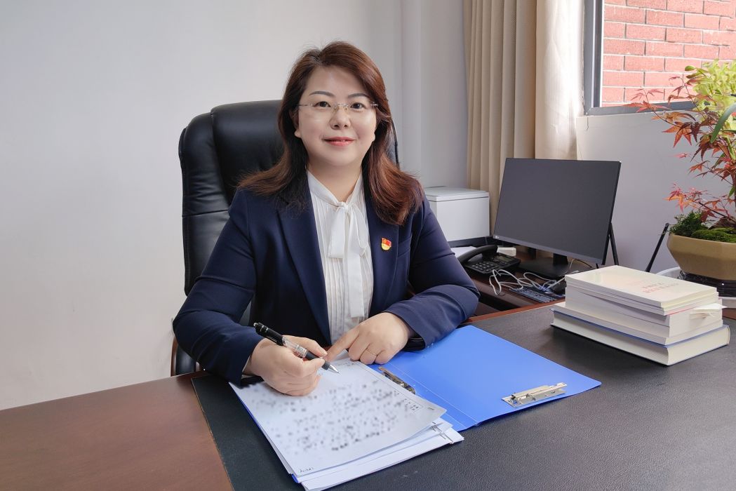 李婭(貴州財經大學黨委副書記) 李婭(貴州財經大學黨委副書記)