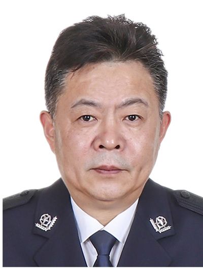 張洪(寧波市公安局鄞州分局黨委副書記、政委) 張洪(寧波市公安局鄞州分局黨委副書記、政委)