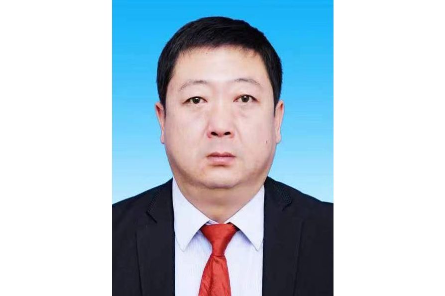 崔銀龍(內蒙古自治區興安盟科爾沁右翼中旗人民政府副旗長) 崔銀龍(內蒙古自治區興安盟科爾沁右翼中旗人民政府副旗長)