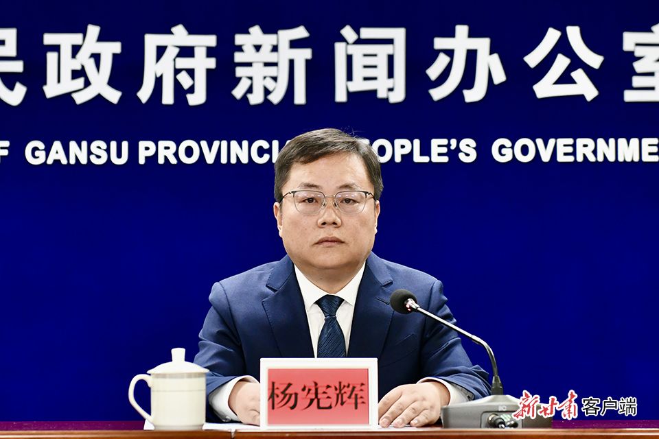 楊憲輝(甘肅省張掖市委常委、市委統戰部部長、市政協黨組副書記、張掖社會主義學院院長) 楊憲輝(甘肅省張掖市委常委、市委統戰部部長、市政協黨組副書記、張掖社會主義學院院長)