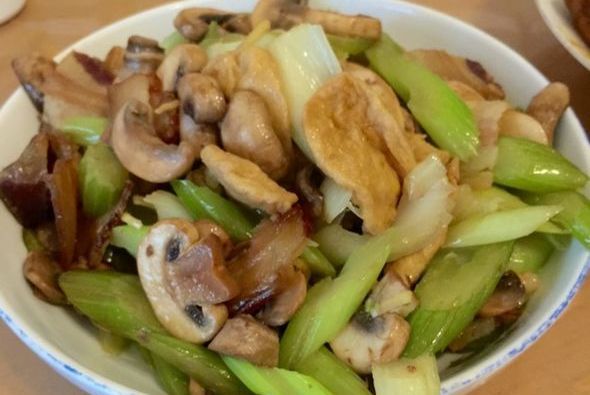 口菇炒芹菜 口菇炒芹菜