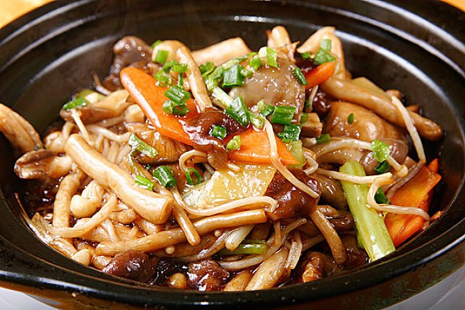 培根菌菇煲 培根菌菇煲