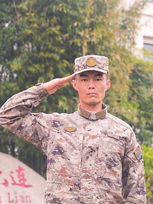 趙松(全國人大代表、陸軍某旅部隊管理科科長) 趙松(全國人大代表、陸軍某旅部隊管理科科長)