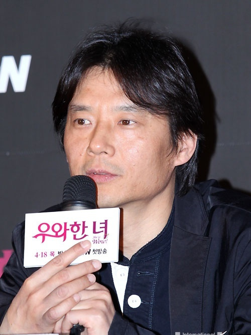 金哲奎(金哲圭(2020年電視劇《邪惡之花》導演)) 金哲奎(金哲圭(2020年電視劇《邪惡之花》導演))