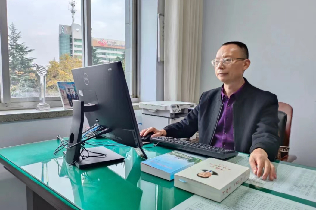 劉春龍(河南省靈寶市政協四級調研員) 劉春龍(河南省靈寶市政協四級調研員)