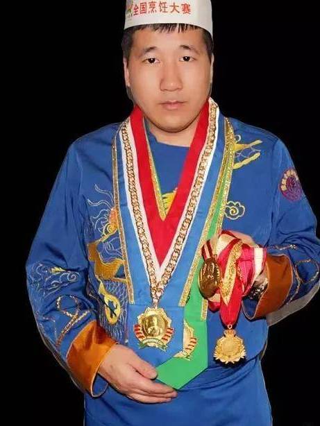 李義(北京宏潤宇嘉餐飲管理有限公司領班) 李義(北京宏潤宇嘉餐飲管理有限公司領班)