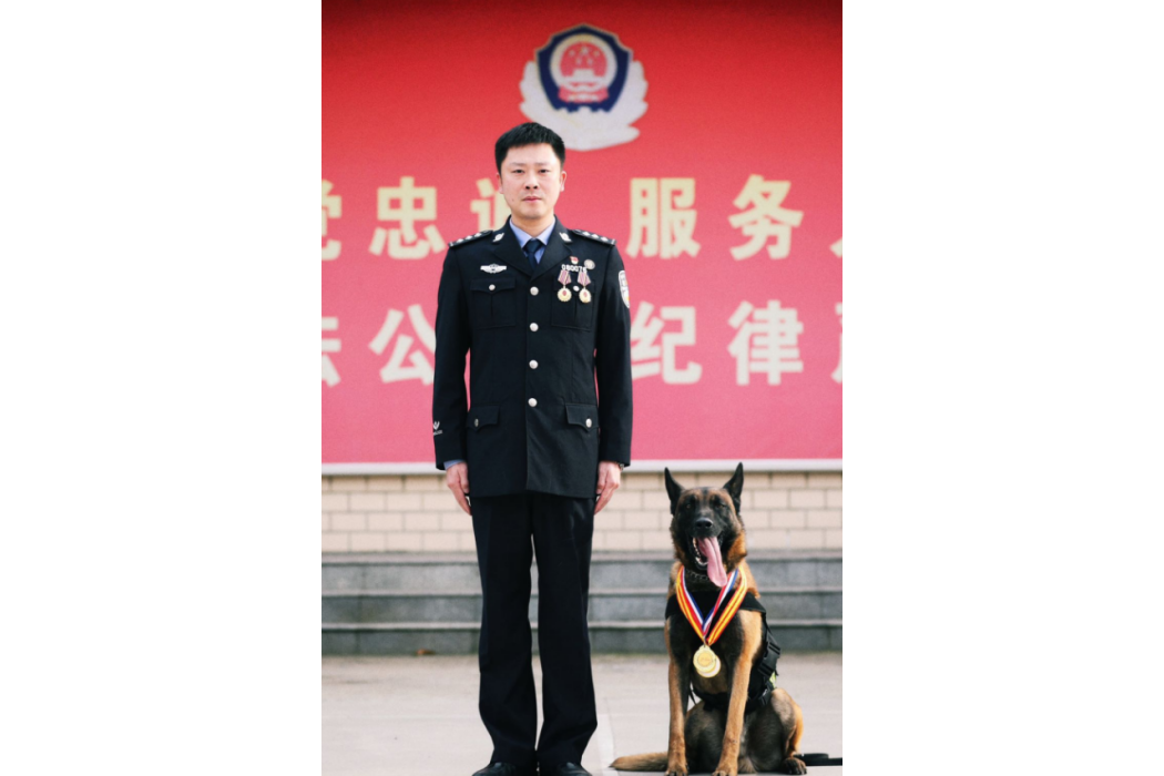 管慶凌 管慶凌