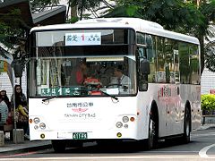 高雄客運經營台南市區公共汽車的專屬圖裝