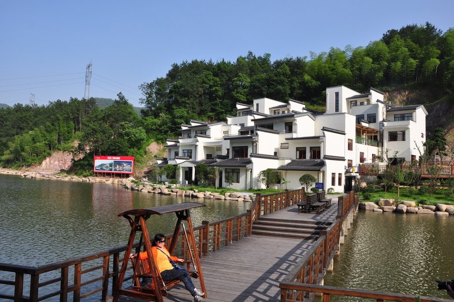 何斯路村 何斯路村