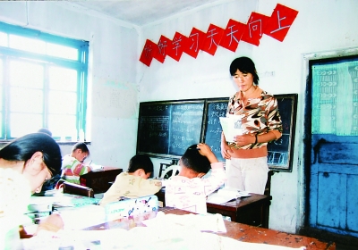 仲威平老師在上複式課