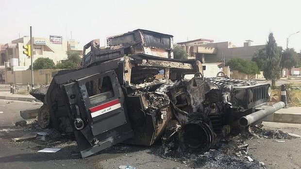 巷戰中被擊毀的伊軍悍馬裝甲車
