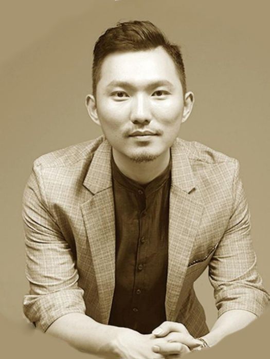 周青(五朝設計品牌創始人/總設計師) 周青(五朝設計品牌創始人/總設計師)
