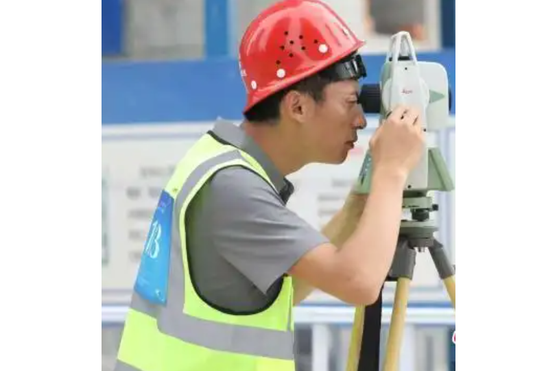 朱勤(中鐵四局集團建築工程有限公司測量工) 朱勤(中鐵四局集團建築工程有限公司測量工)