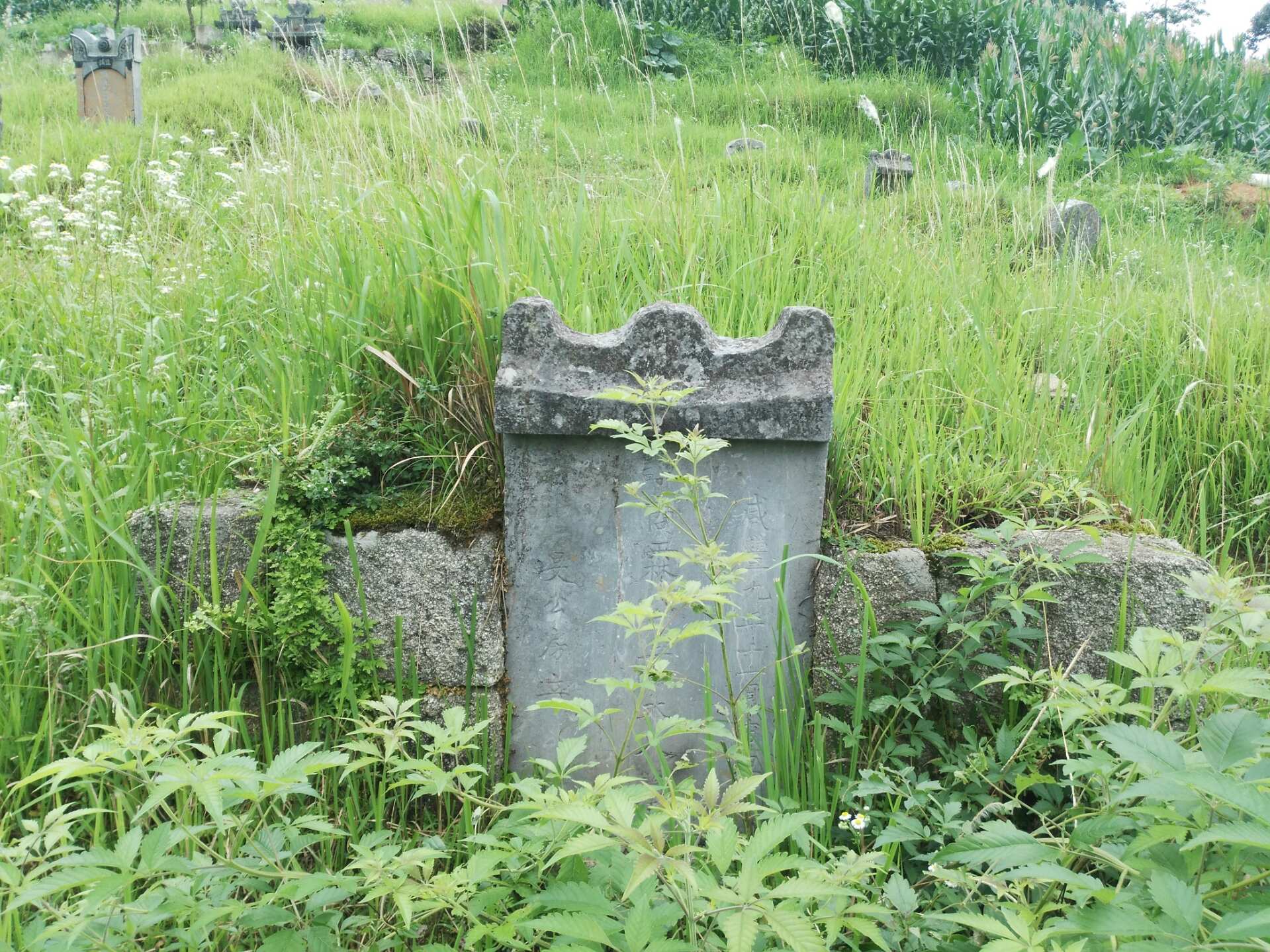 譚隆翔墓