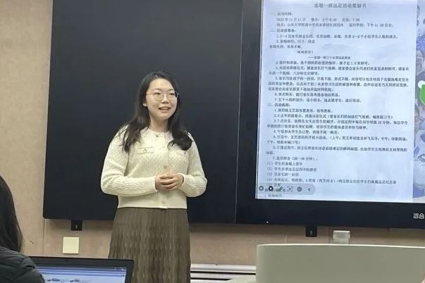 張璇(碩士,山東大學附屬中學語文教師) 張璇(碩士,山東大學附屬中學語文教師)