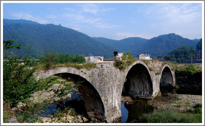 五百年歷史的永濟古橋